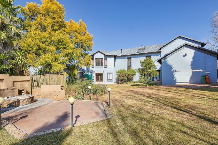 5 Bedroom Property for Sale in Silver Lakes Gauteng