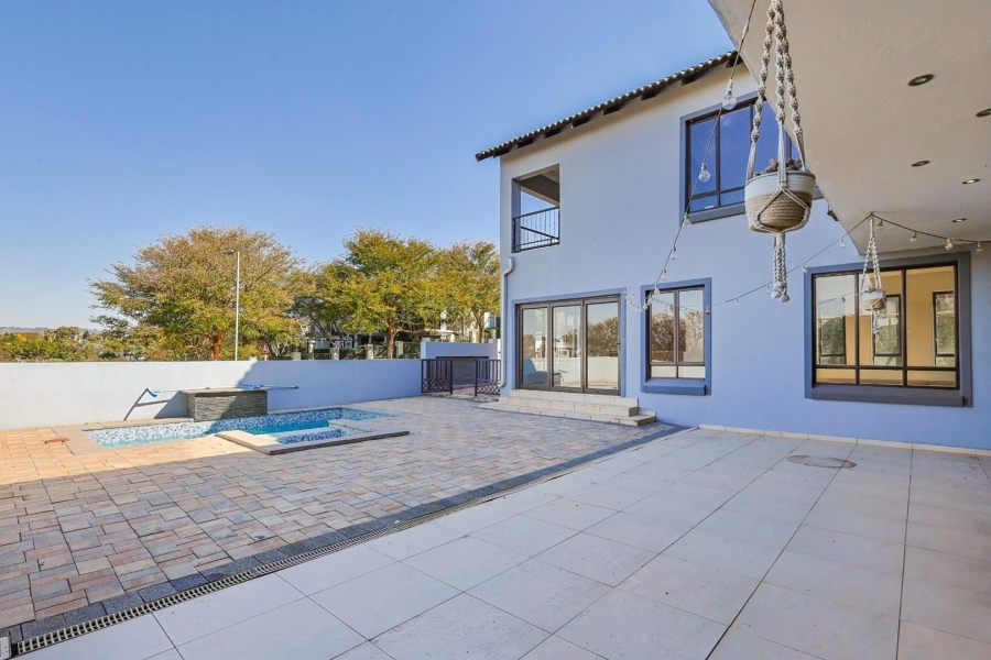 5 Bedroom Property for Sale in Silver Lakes Gauteng