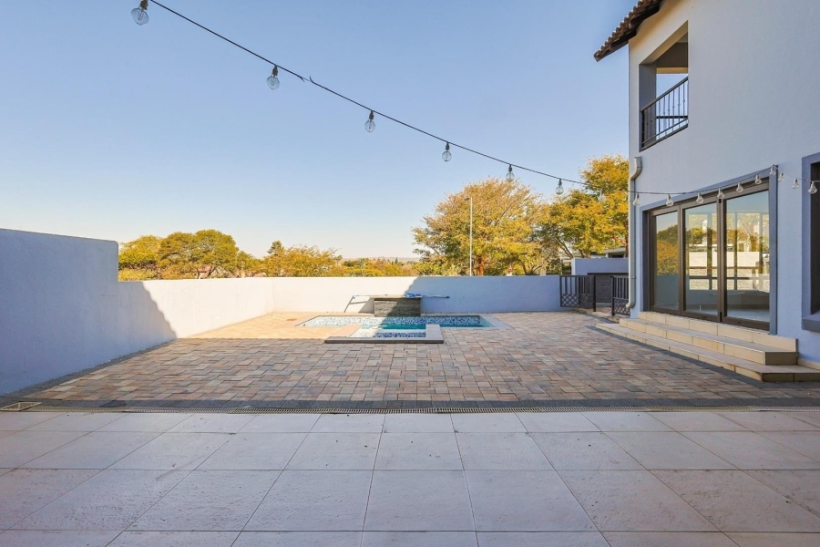 5 Bedroom Property for Sale in Silver Lakes Gauteng