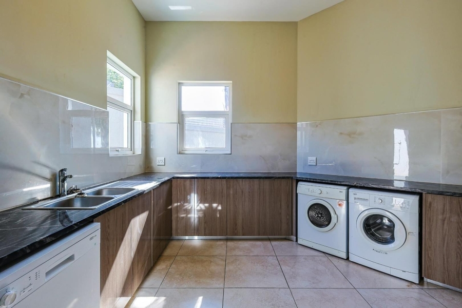 To Let 6 Bedroom Property for Rent in Waterkloof Ridge Gauteng