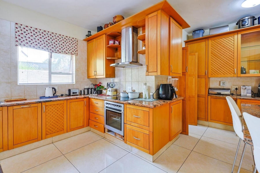 To Let 4 Bedroom Property for Rent in Silver Lakes Gauteng