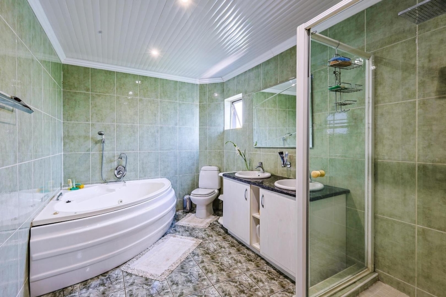 To Let 4 Bedroom Property for Rent in Silver Lakes Gauteng