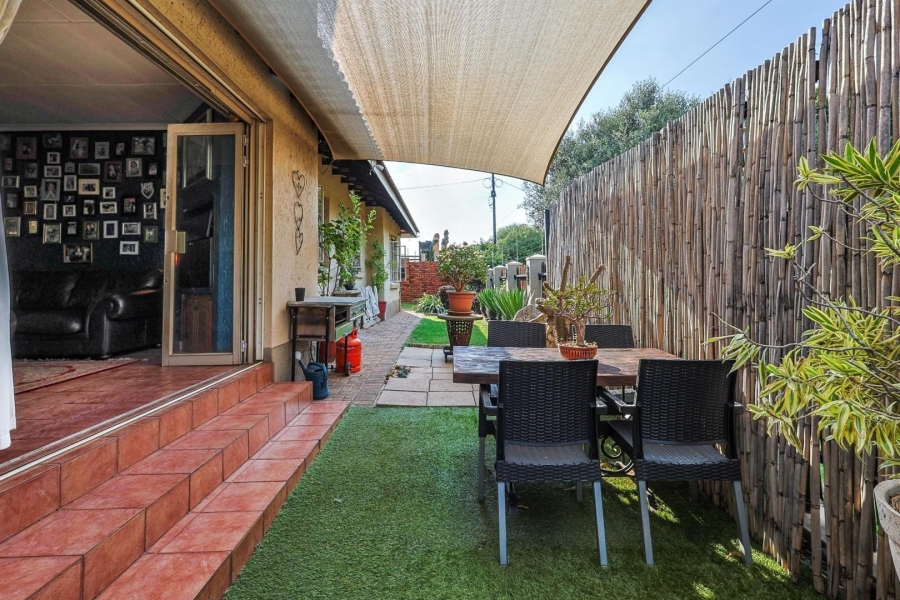 4 Bedroom Property for Sale in Erasmuskloof Gauteng