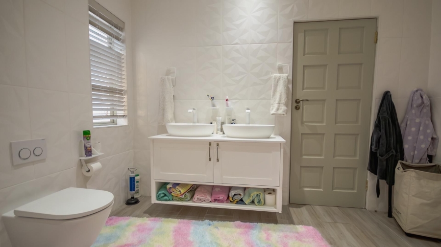 4 Bedroom Property for Sale in Boardwalk Manor Gauteng