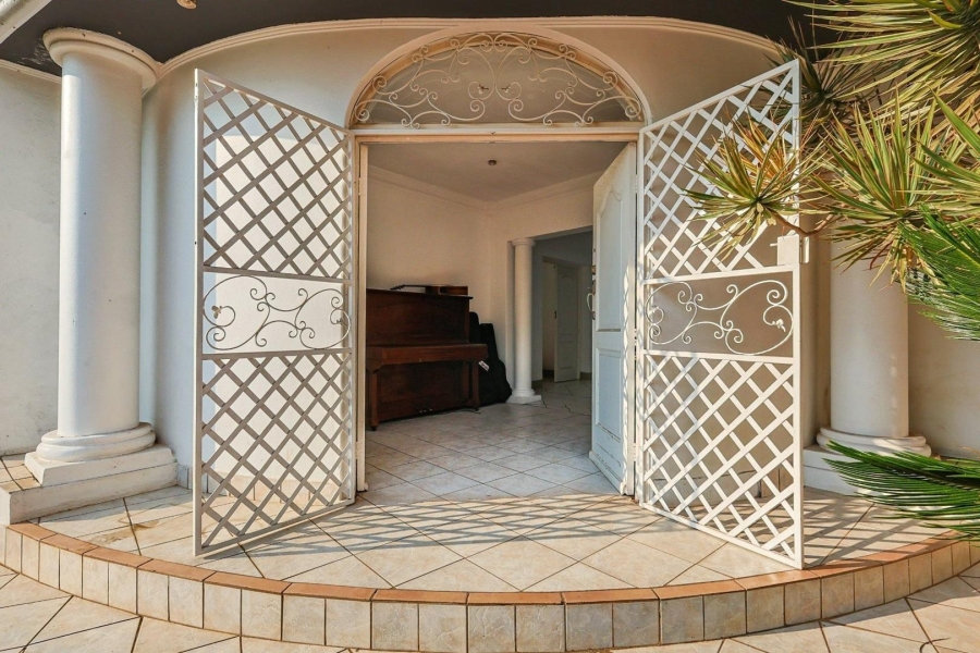 5 Bedroom Property for Sale in Waterkloof Ridge Gauteng