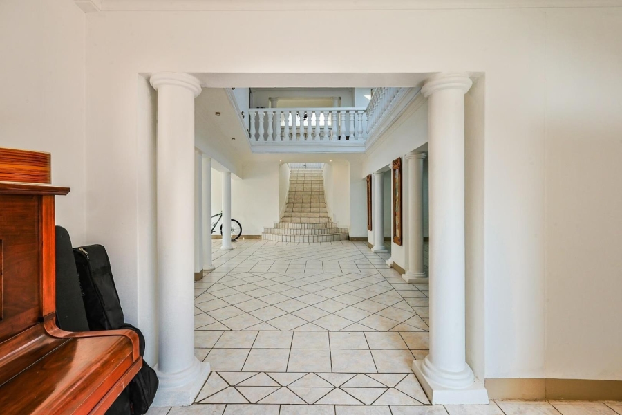 5 Bedroom Property for Sale in Waterkloof Ridge Gauteng