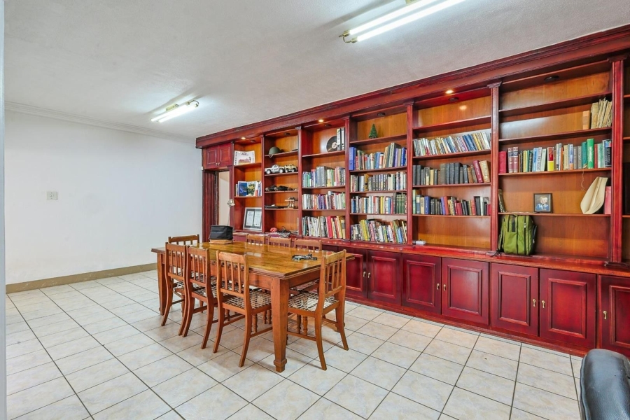 5 Bedroom Property for Sale in Waterkloof Ridge Gauteng