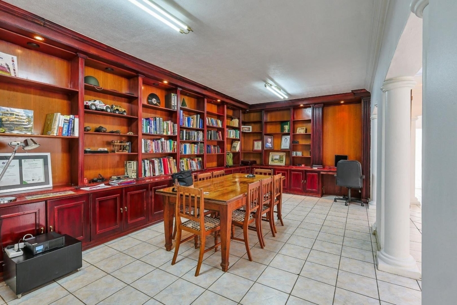 5 Bedroom Property for Sale in Waterkloof Ridge Gauteng