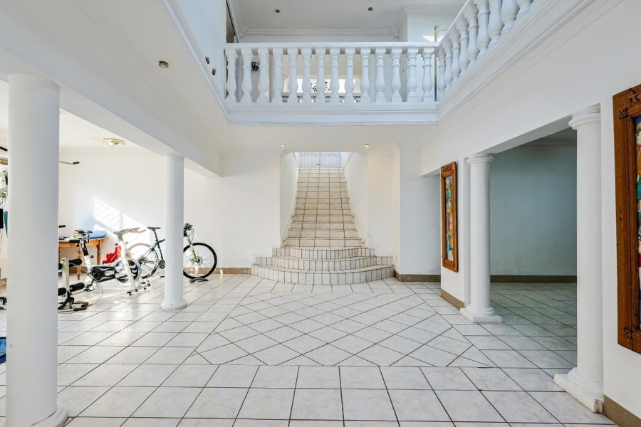 5 Bedroom Property for Sale in Waterkloof Ridge Gauteng