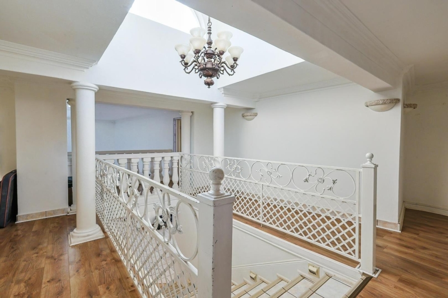 5 Bedroom Property for Sale in Waterkloof Ridge Gauteng