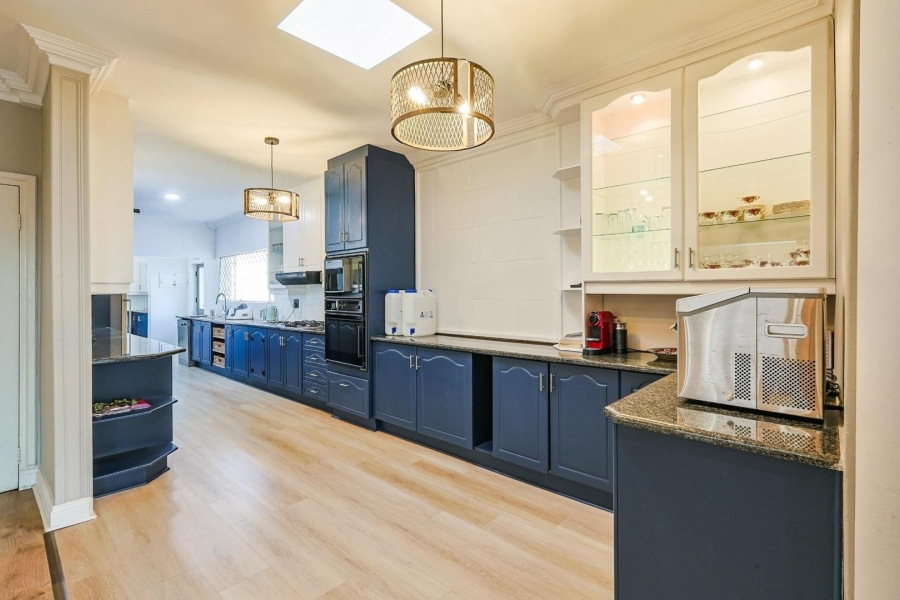 5 Bedroom Property for Sale in Waterkloof Ridge Gauteng