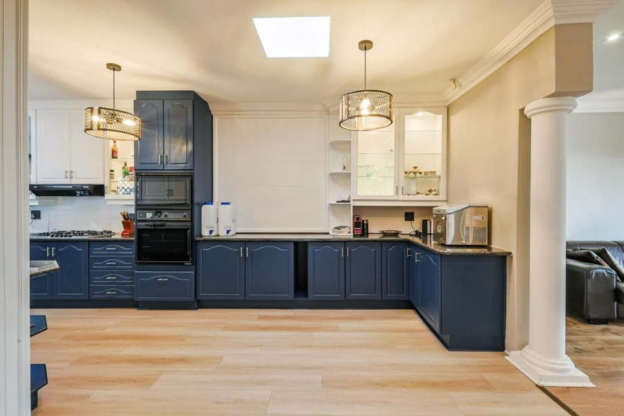 5 Bedroom Property for Sale in Waterkloof Ridge Gauteng