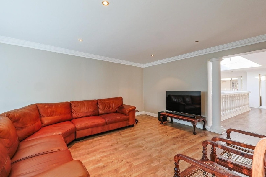 5 Bedroom Property for Sale in Waterkloof Ridge Gauteng