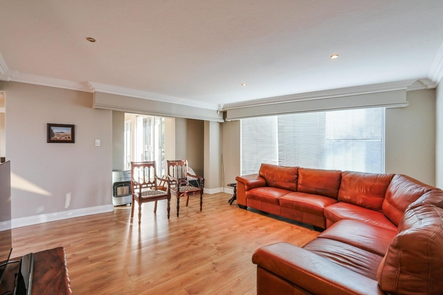 5 Bedroom Property for Sale in Waterkloof Ridge Gauteng