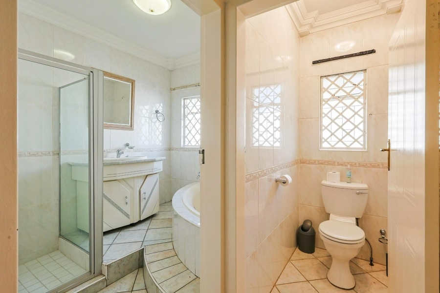 5 Bedroom Property for Sale in Waterkloof Ridge Gauteng