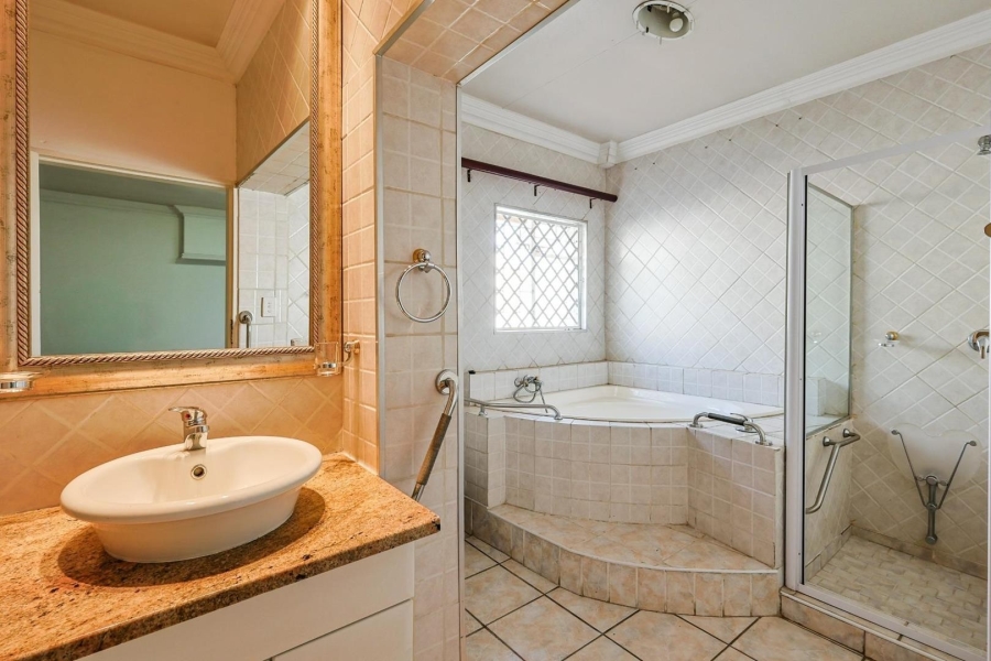 5 Bedroom Property for Sale in Waterkloof Ridge Gauteng