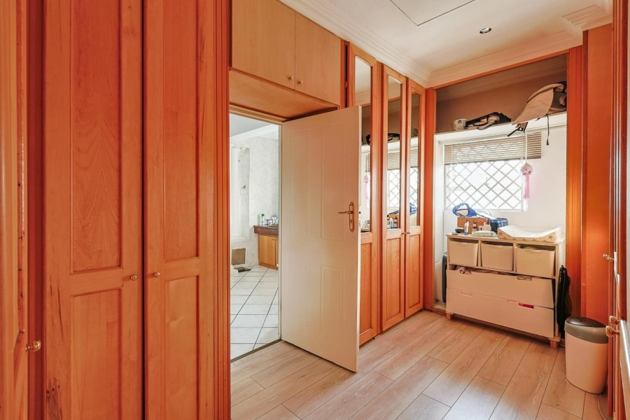 5 Bedroom Property for Sale in Waterkloof Ridge Gauteng