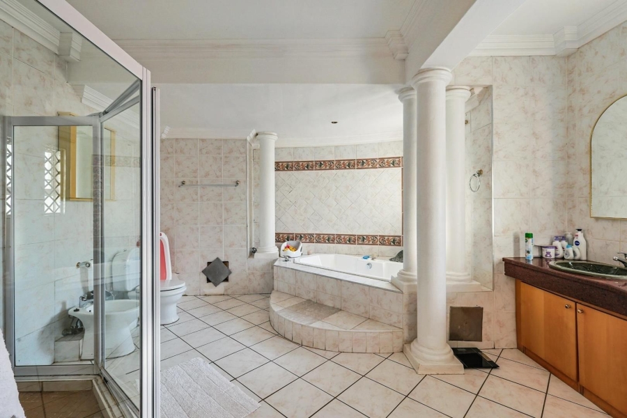 5 Bedroom Property for Sale in Waterkloof Ridge Gauteng