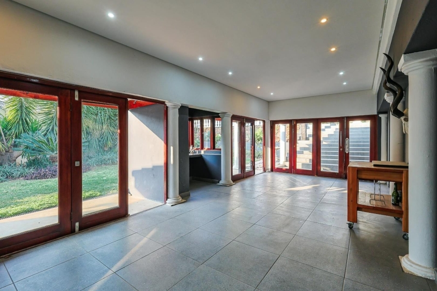 5 Bedroom Property for Sale in Waterkloof Ridge Gauteng