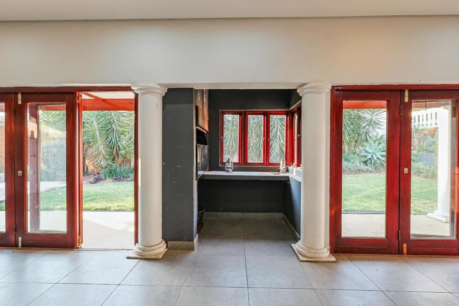 5 Bedroom Property for Sale in Waterkloof Ridge Gauteng