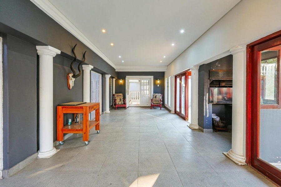 5 Bedroom Property for Sale in Waterkloof Ridge Gauteng