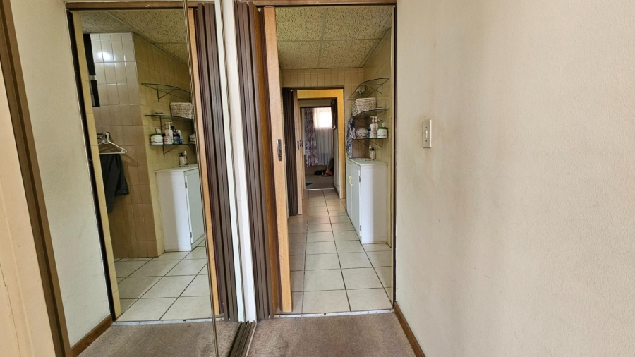 2 Bedroom Property for Sale in Pretoria Central Gauteng
