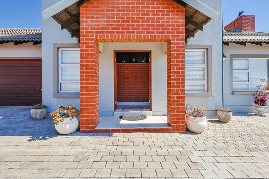 5 Bedroom Property for Sale in Country View Estate Gauteng