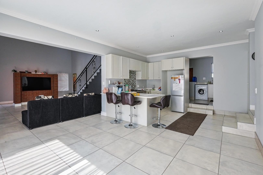 5 Bedroom Property for Sale in Country View Estate Gauteng