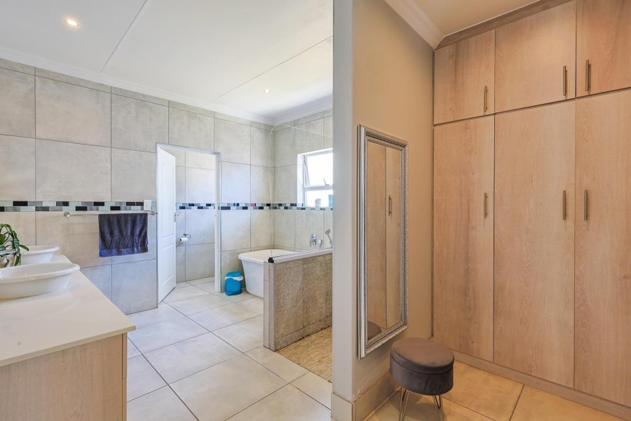 5 Bedroom Property for Sale in Country View Estate Gauteng