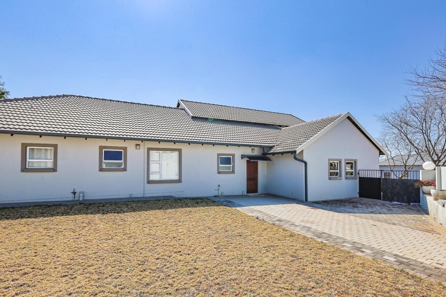 5 Bedroom Property for Sale in Country View Estate Gauteng