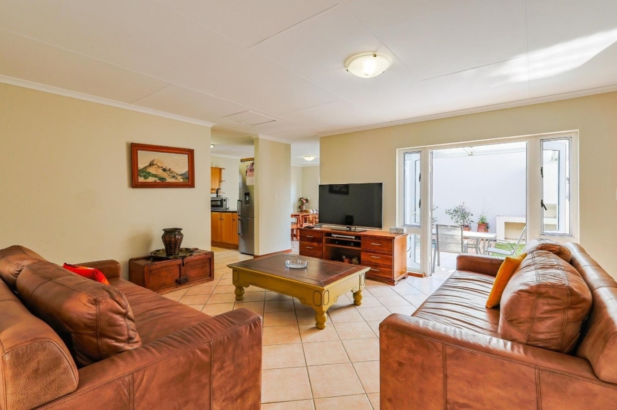 To Let 3 Bedroom Property for Rent in Silver Lakes Gauteng