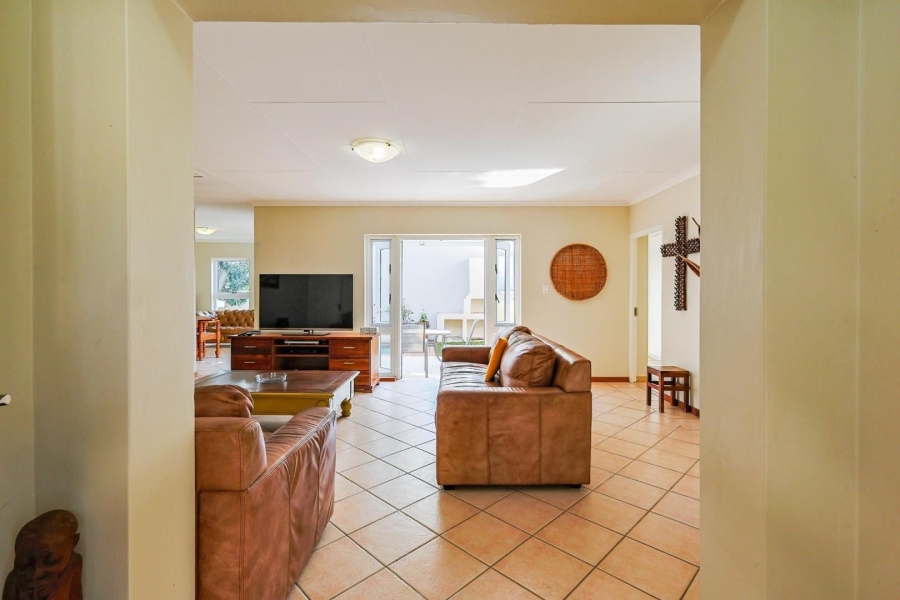 To Let 3 Bedroom Property for Rent in Silver Lakes Gauteng