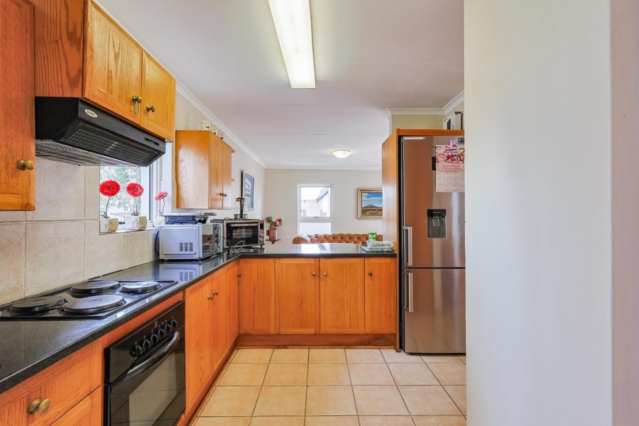 To Let 3 Bedroom Property for Rent in Silver Lakes Gauteng