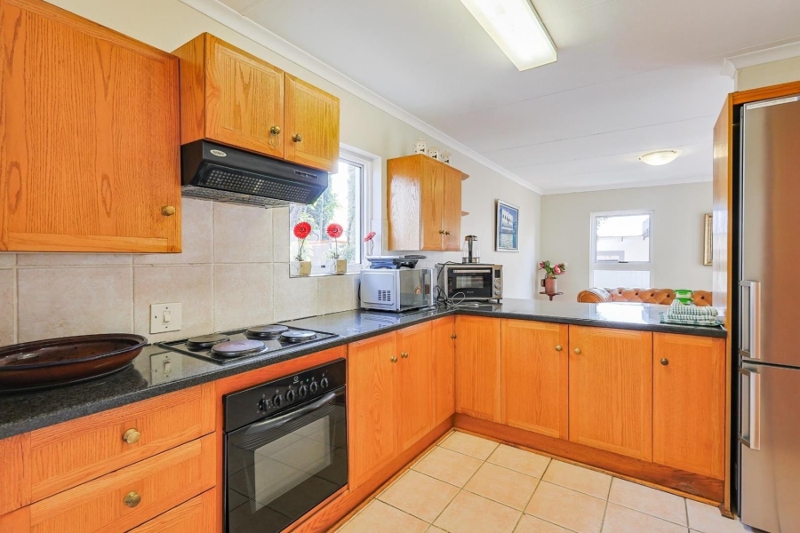 To Let 3 Bedroom Property for Rent in Silver Lakes Gauteng