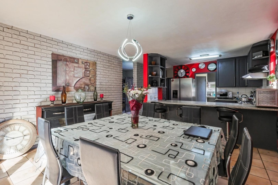 4 Bedroom Property for Sale in Val de Grace Gauteng