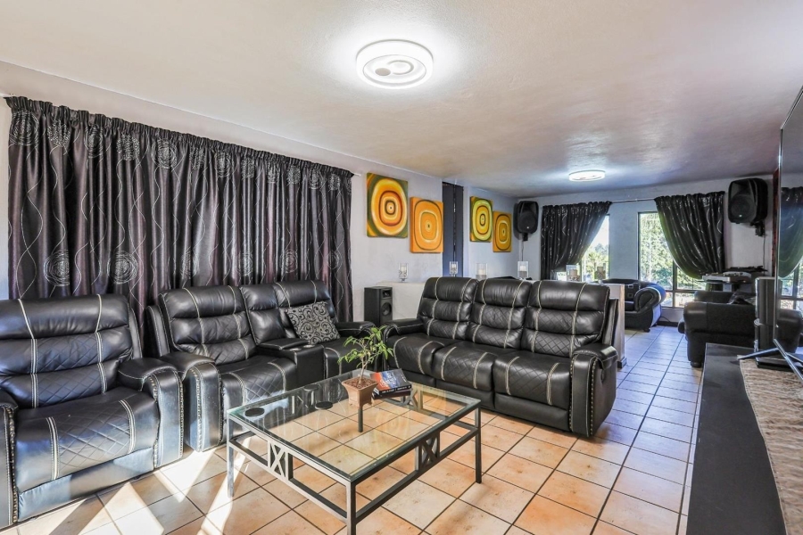 4 Bedroom Property for Sale in Val de Grace Gauteng