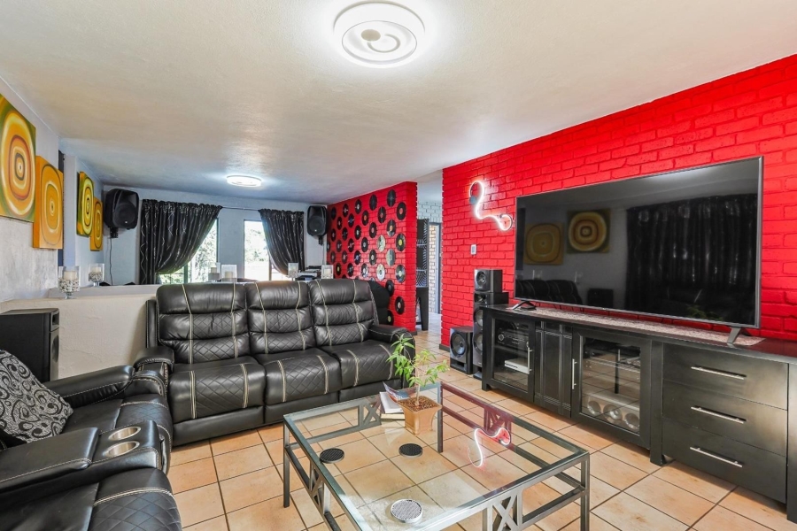 4 Bedroom Property for Sale in Val de Grace Gauteng