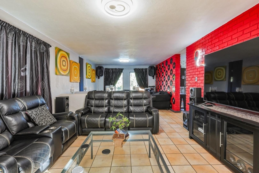 4 Bedroom Property for Sale in Val de Grace Gauteng