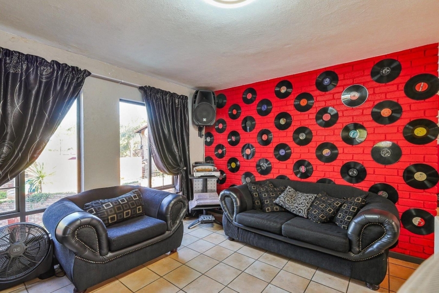 4 Bedroom Property for Sale in Val de Grace Gauteng