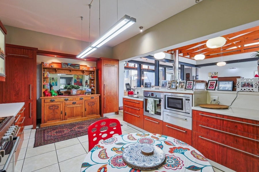 5 Bedroom Property for Sale in The Wilds Gauteng