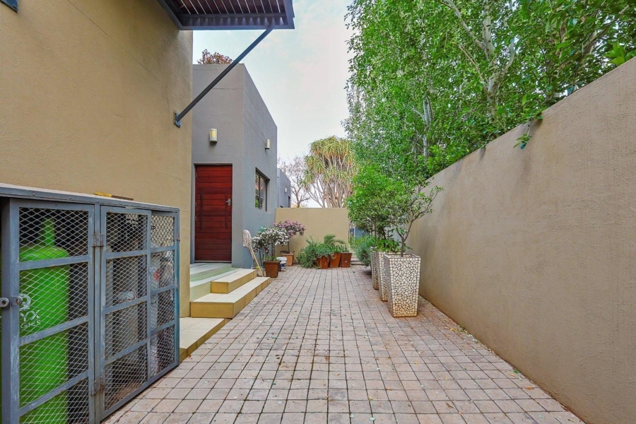 5 Bedroom Property for Sale in The Wilds Gauteng