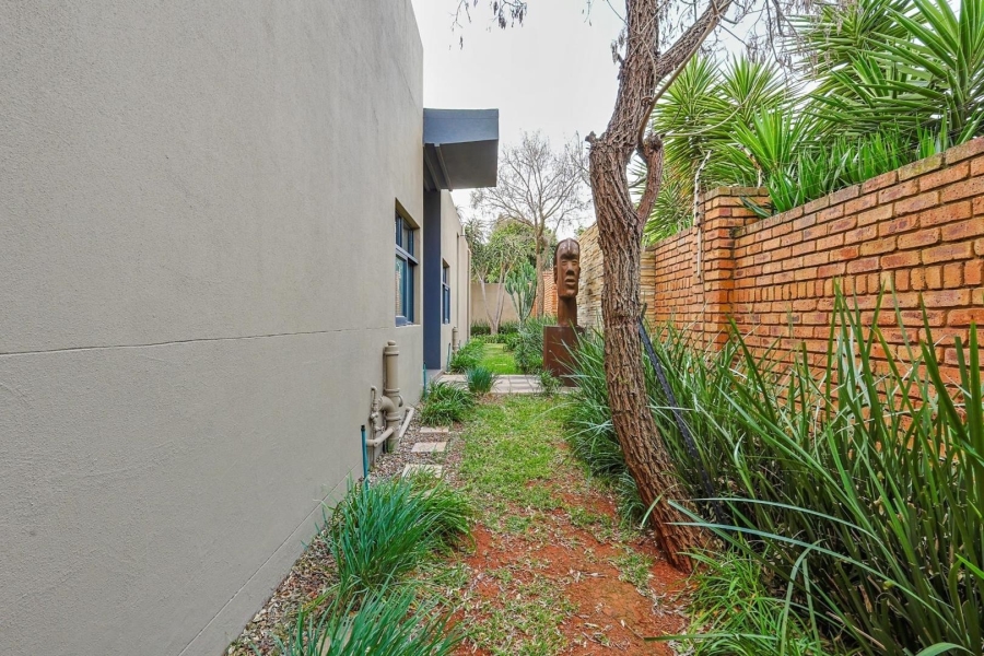 5 Bedroom Property for Sale in The Wilds Gauteng