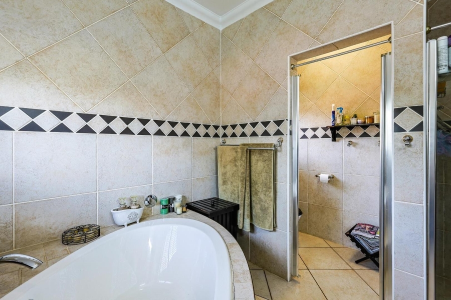 4 Bedroom Property for Sale in Woodhill Estate Gauteng