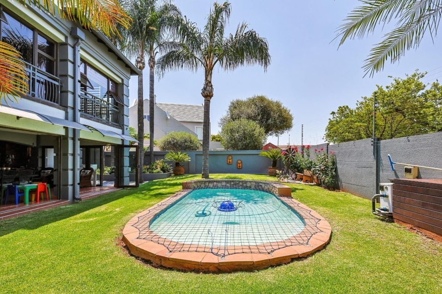 4 Bedroom Property for Sale in Woodhill Estate Gauteng