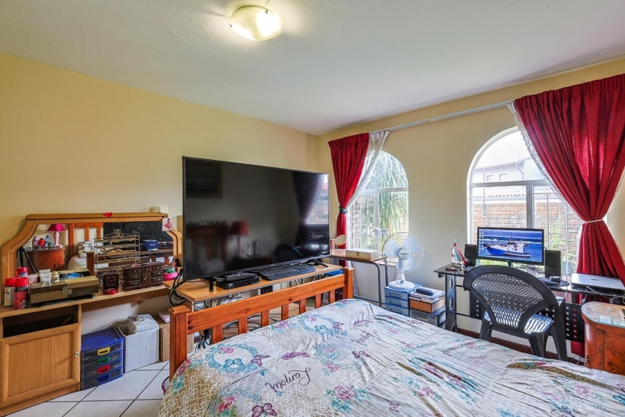 2 Bedroom Property for Sale in Garsfontein Gauteng