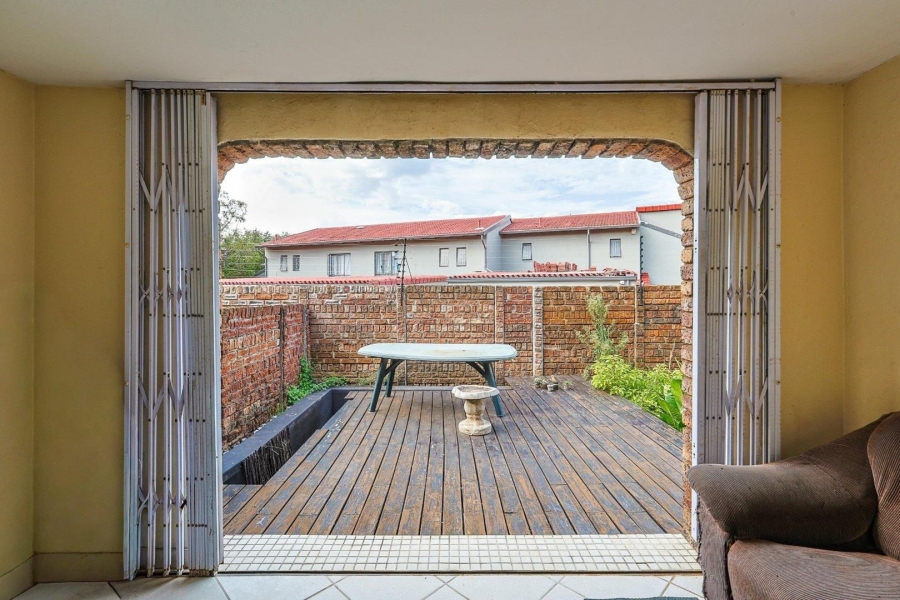 2 Bedroom Property for Sale in Garsfontein Gauteng