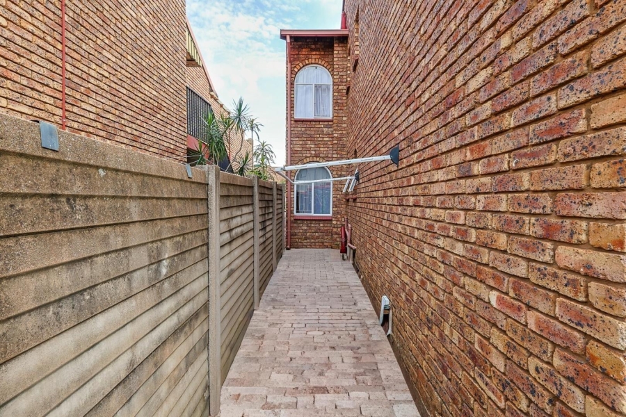 2 Bedroom Property for Sale in Garsfontein Gauteng