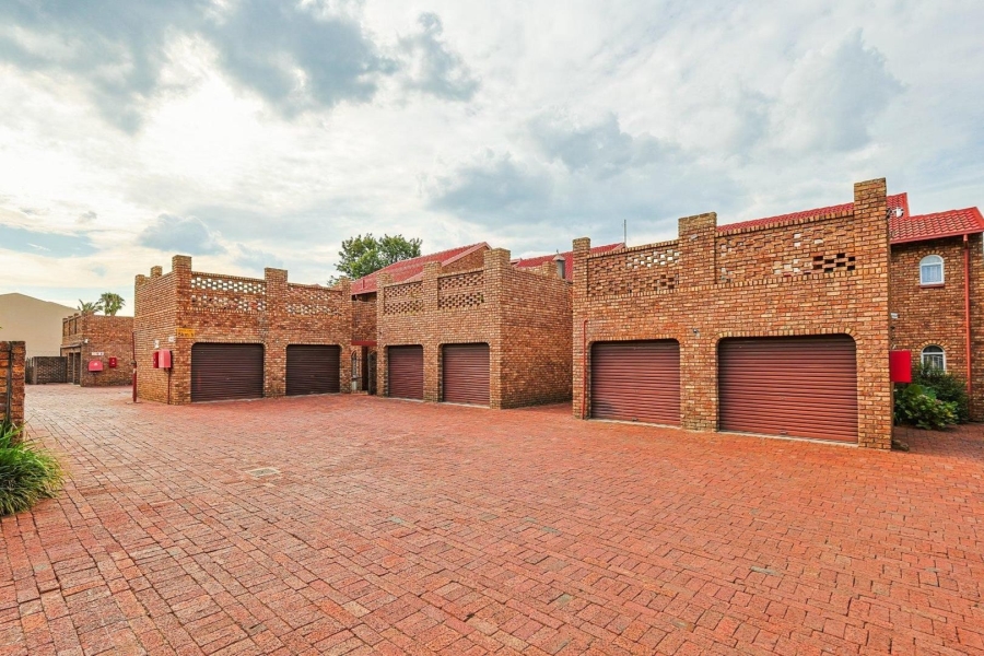 2 Bedroom Property for Sale in Garsfontein Gauteng