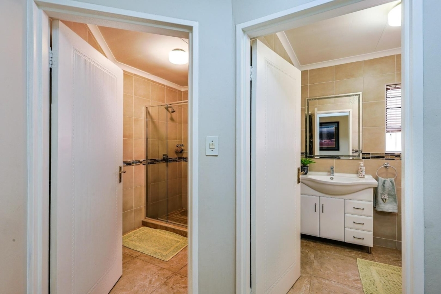 4 Bedroom Property for Sale in Wapadrand Gauteng