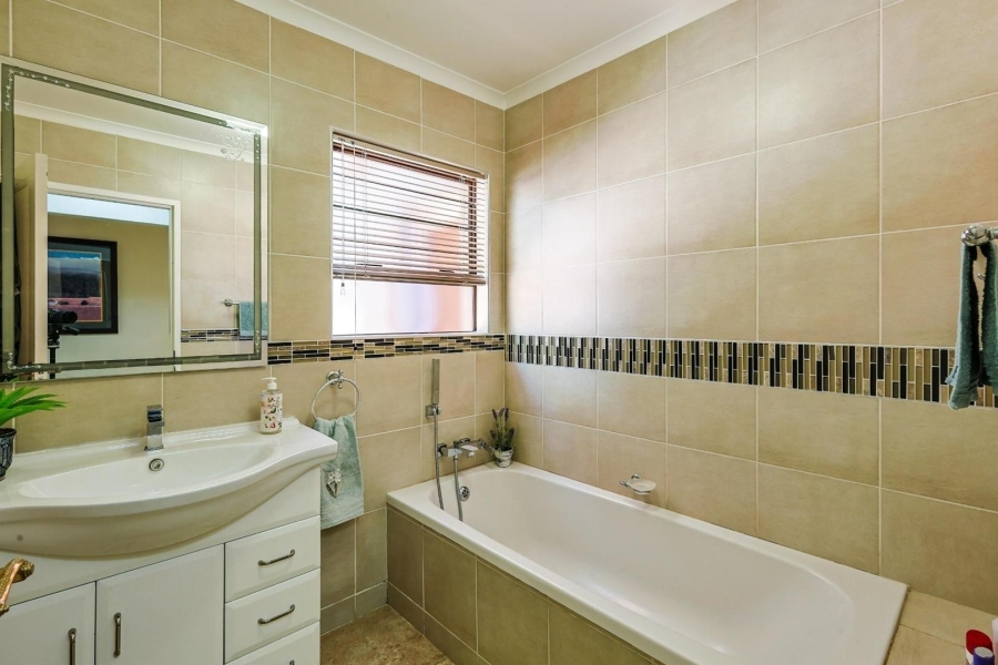 4 Bedroom Property for Sale in Wapadrand Gauteng